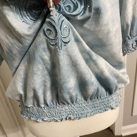 L Vintage Dress Barn Top w/Embroidered front and Rhinestones - Picture 8 of 11